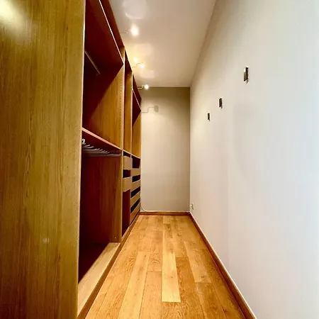 Luxury Museum Apartment *