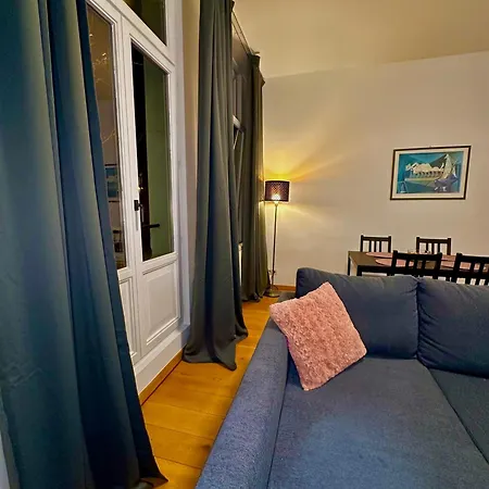 Luxury Museum Apartment *